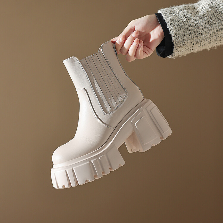 Women's Chelsea Boots in Top Grain Leather with Chunky Heel and Platform - Image 2